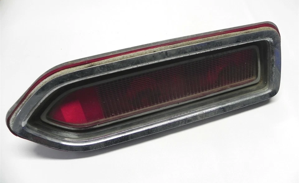 Plymouth Satellite Belvedere 1970 luz trasera montaje Lenes Mopar #3403245 Foto 2 de 4