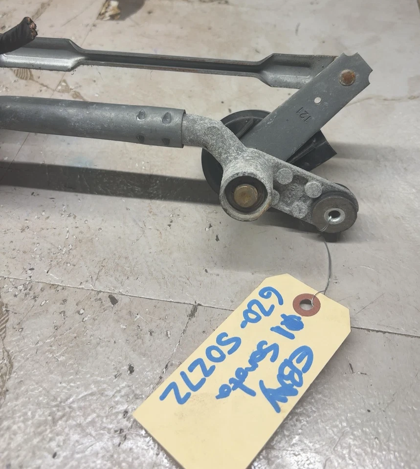 2011-2015 KIA SORENTO Windshield Wiper Motor & Transmission Linkage Assembly OEM - Image 4 of 4