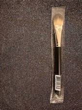 MAC  Foundation Brush 190 New   Genuine  for a professional  finish 