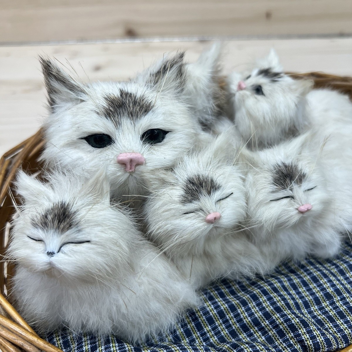 Vtg Rabbit Fur Cat Family in Wicker Basket Cat Mom 5 Kittens
