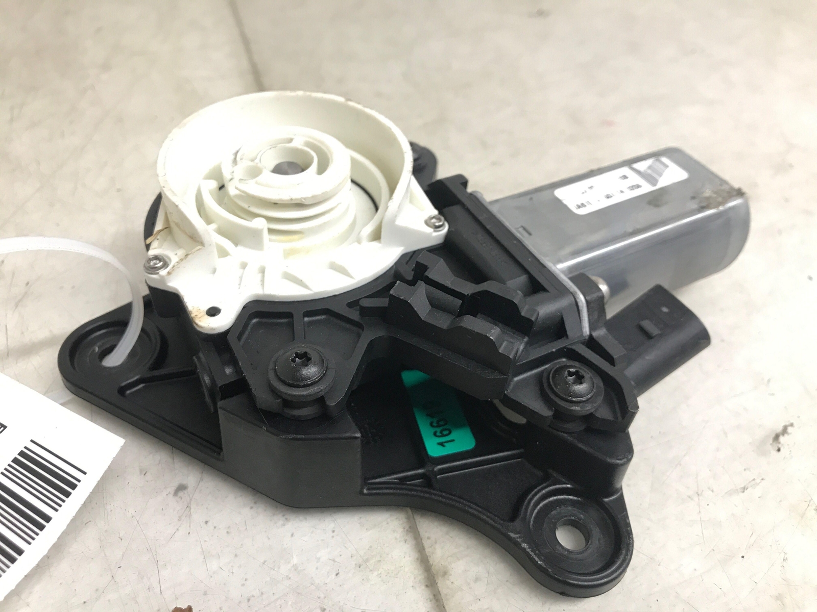 2013 - 2019 BENTLEY FLYING SPUR FRONT LEFT DOOR CLOSE ASSIST ACTUATOR MOTOR OEM