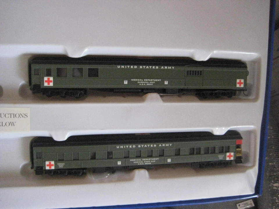 US ARMY MILITARY TRAIN SET F3 A LOCO AND 4 PASSENGER CARS-MRC DCC/DC/S - Image 4 of 4