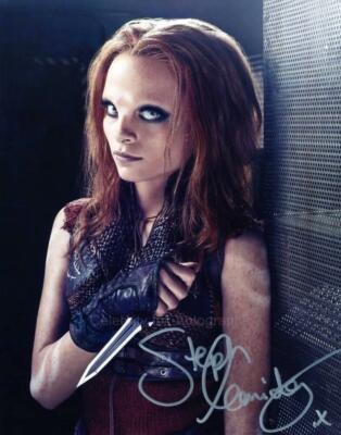 STEPHANIE LEONIDAS als Irisa - Defiance ORIGINAL SIGNED AUTOGRAMM