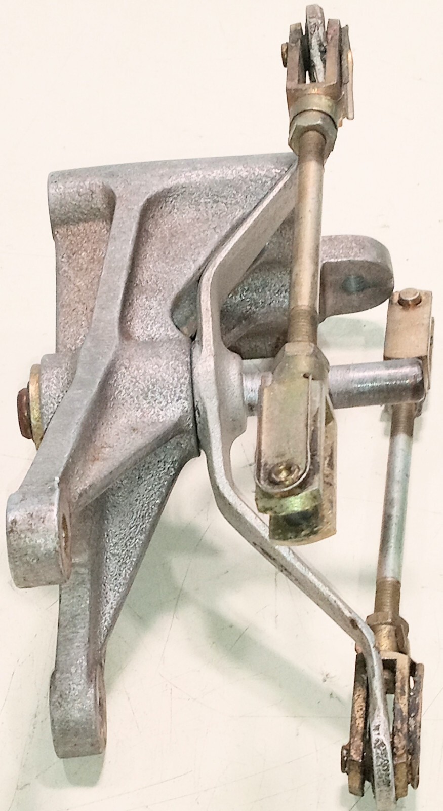 Ferrari 400 Carburetor Throttle Linkage Control Bracket_Rods_Clips_110708_100655
