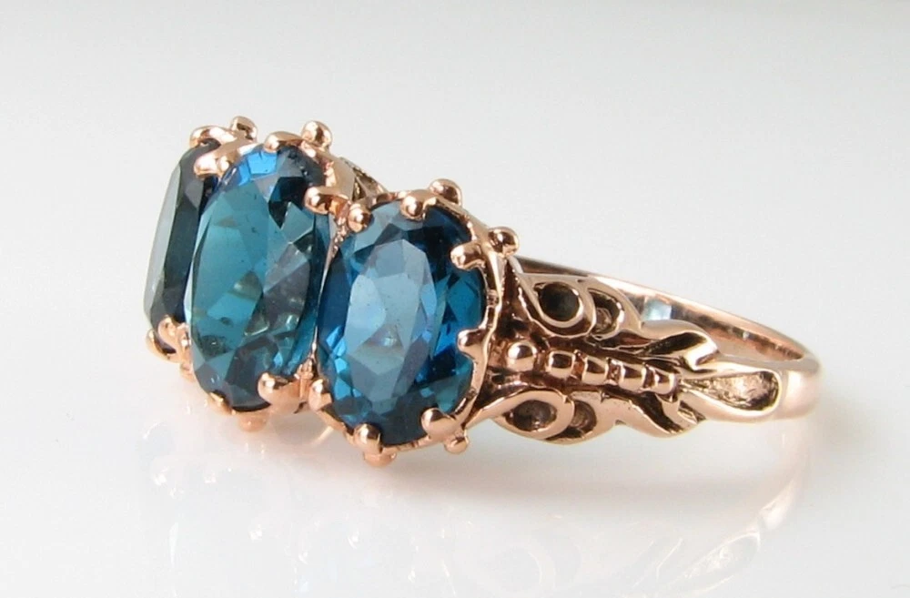 9K 9CT Oro Rosa London Topacio Azul 3 Piedra Trilogía 3.60ct Art Déco Ins Anillo