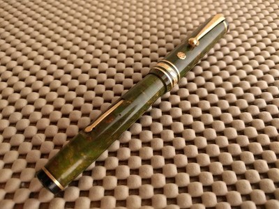 Vintage Wahl Eversharp Gold Seal Fountain Pen Green and Gold w/ 14k Gold Nib