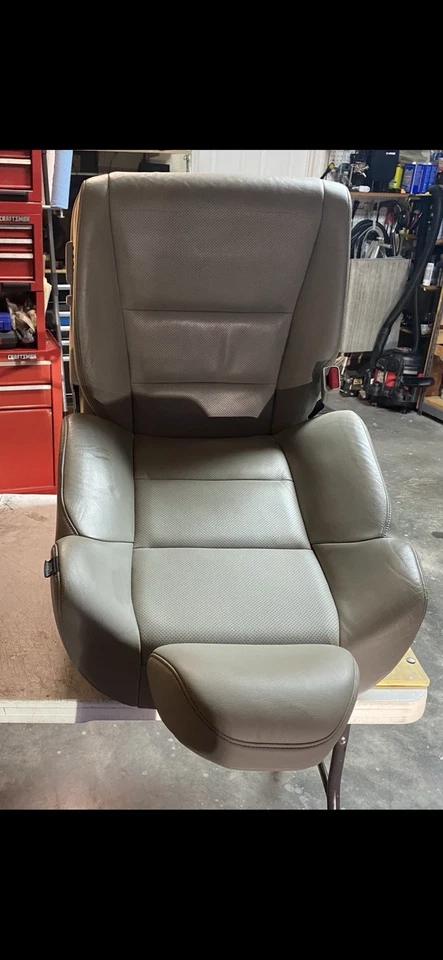 Lexus LS460 2008 modelo base. Asientos delanteros de conductor y pasajero Foto 3 de 4