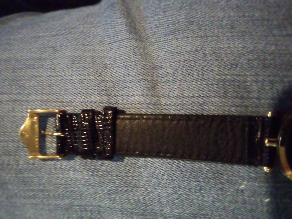 复古 80 年代古驰金色手表,二手,仍在原装盒 — 第 2/4 张图片