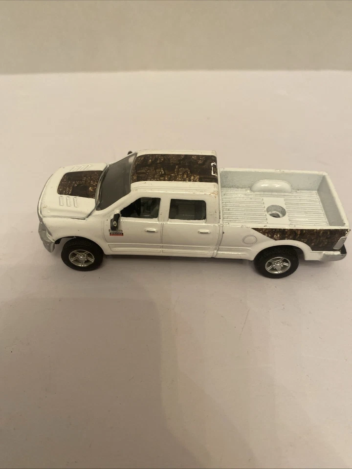 Camioneta pickup Tomy/ERTL Dodge Ram Diecast 2500 HEAVY DUTY 1:64, árbol real Foto 2 de 4