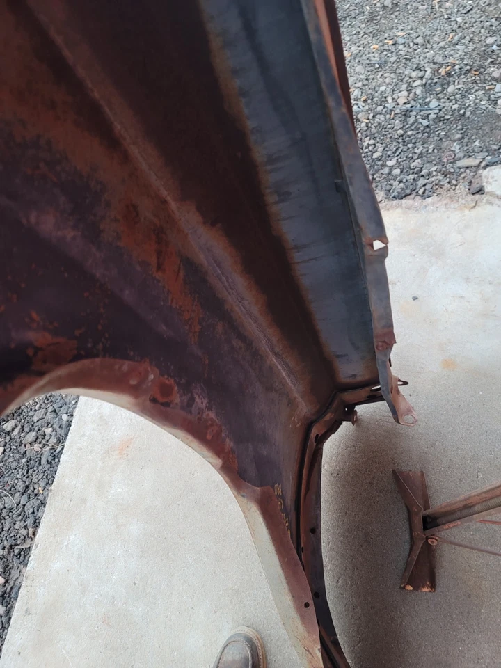 Oldsmobile Cutlass F85 1964 guardabarros lateral del pasajero.  Foto 3 de 4