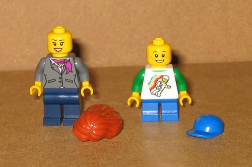 31036 LEGO Toy & Grocery Shop – 100% Complete w Instructions EX COND 2015 - Picture 5 of 21