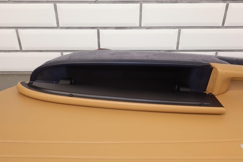05-12 Porsche 987 Boxster Convertible Right Leather Door Trim Panel (Sand Beige) - Picture 15 of 24