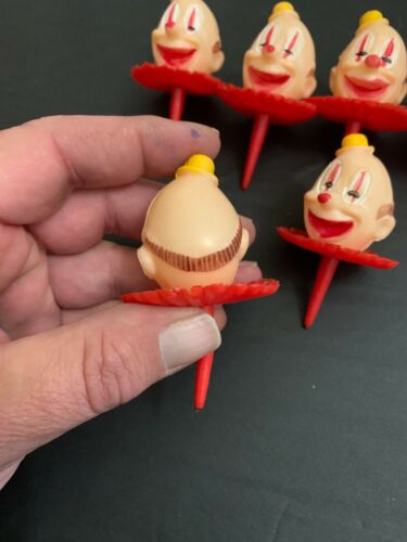 Vintage Plastic Clown Head Cupcake Pick Toppers Set of 6 - 第 2/3 張圖片