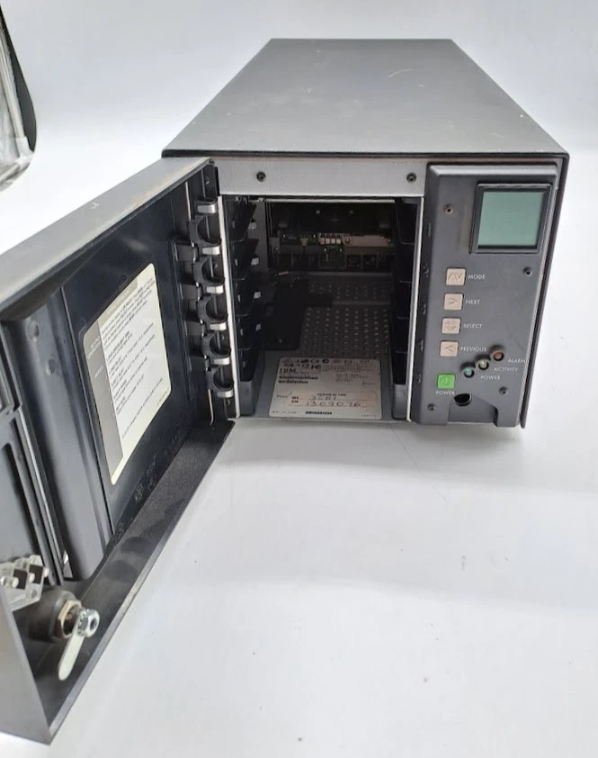 IBM 3581-H17 Tape Drive Ultrium LTO-1 Autoloader - Image 3 of 4