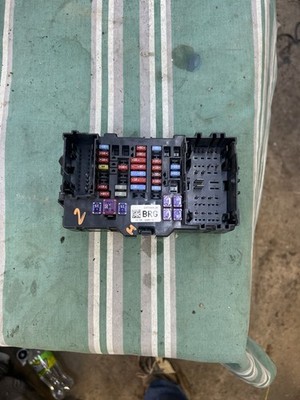 2015-2019 silverado sierra left cabin fuse junction relay block 23459420 OEM