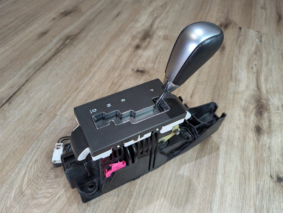 2005-2007 Chrysler 300 Dodge Magnum Automatic Trans Floor Gear Shifter Assembly - Image 3 of 4