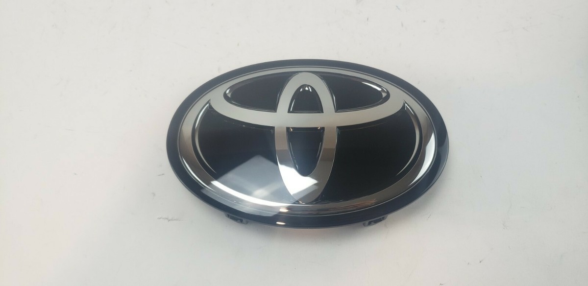 Genuine OEM Bumper Cover Emblem 5314133130/33140 for Toyota RAV4 