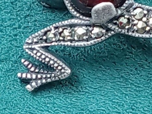 Tiny Sterling Silver Frog Pin w. Black Onyx & Marcasite Setting: 1/2" x 1" - Picture 3 of 7