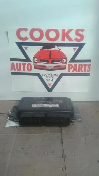 Motor ECM ECU PCM módulo computador 2002 Volvo 40 Series - Imagem 2 de 2