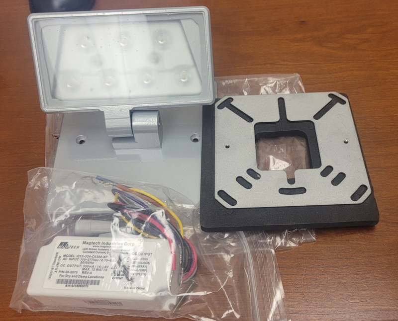 Cooper/Eaton EON 303 Wall Lighting Silver 303-W1-LEDB1-2700-UNV-T4-DIM10