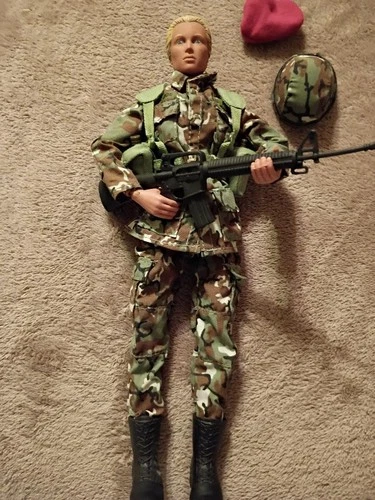 G.I. JANE U.S. ARMY HASBRO 1998 CLASSIC COLLECTION 82nd AIRBORNE ACTION FIGURE