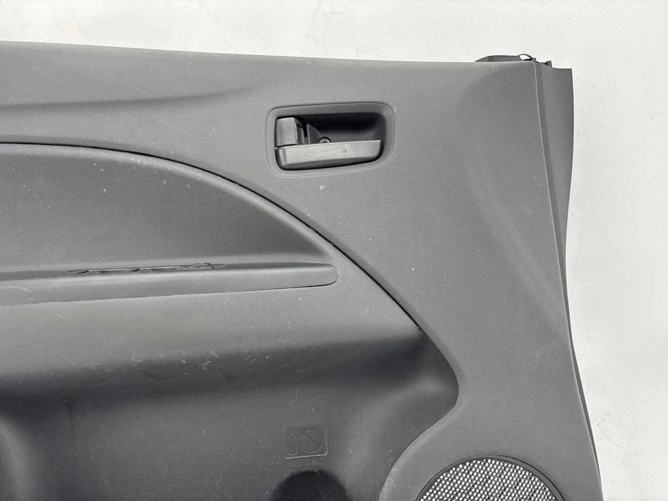 Panel de cubierta de moldura de puerta delantera izquierda Mitsubishi Mirage G4 2017-2024 OEM Foto 3 de 4