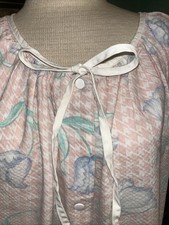 Vintage Pretty looks by Komar House Coat Dress Pink Floral Pocket Robe MuuMuu L