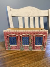 Thomas  Friends Wooden Railway Train SPECIAL ENGINE SHED Vintage 1994