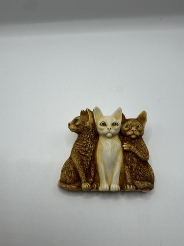 Vintage Harmony Kingdom Royal Watch Scared Cats Resin Brooch Pin Retired