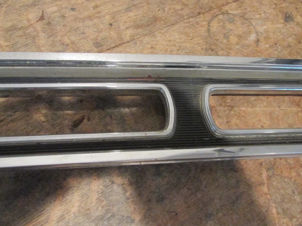 ORIGINAL PASSENGER SIDE CHROME TAILLIGHT BEZEL FOR 1966 PONTIAC CATALINA Foto 3 de 4