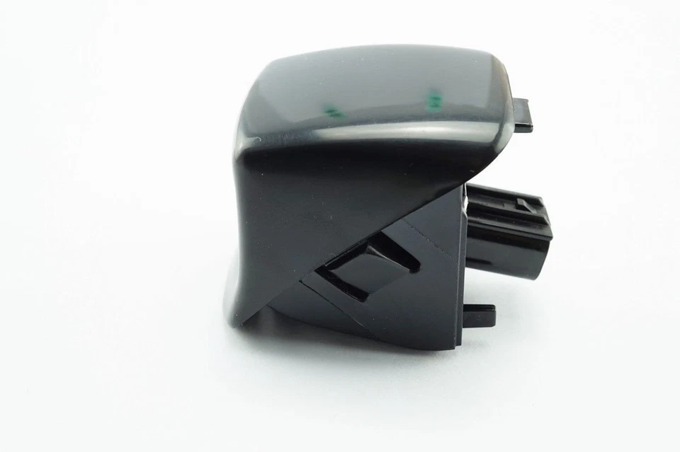 GENUINE TOYOTA HILUX REVERSE CAMERA WITH PLUG CONNECTOR 6 PIN - Image 3 of 4