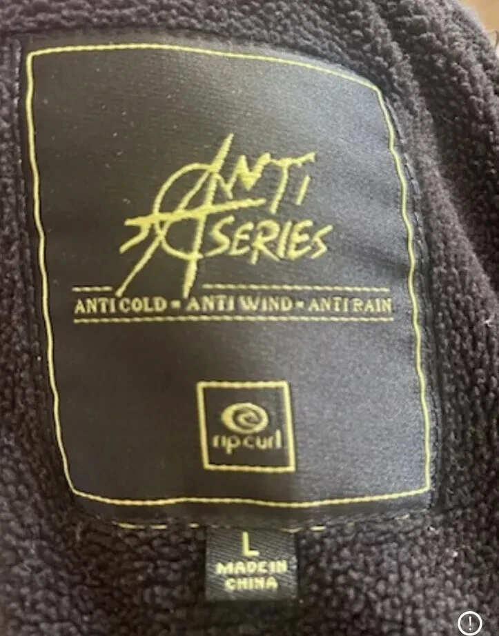 Chaqueta con capucha Rip Curl Anti Series forro interior polar para mujer talla grande” Foto 2 de 4