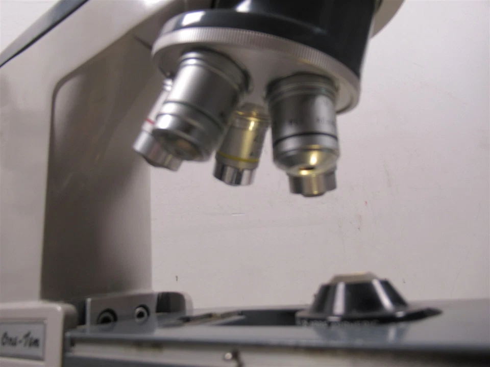 Microscopio trinocular AO American Optical One-Ten MicroStar con 5 objetivos Foto 4 de 4
