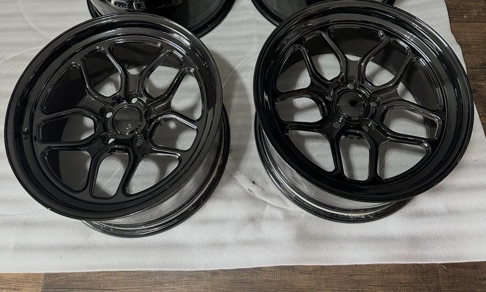 Juego de ruedas de arrastre Nissan GTR R35 Cicio Performance 17′′ en negro brillante 5x114,3 Foto 2 de 4