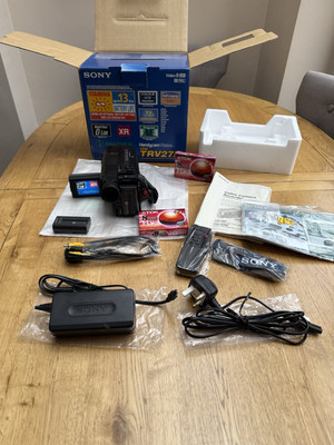 Sony CCD-TRV27E Camcorder Video Camera HANDYCAM (Hi8 Video8 8mm Playback) NEW!!!
