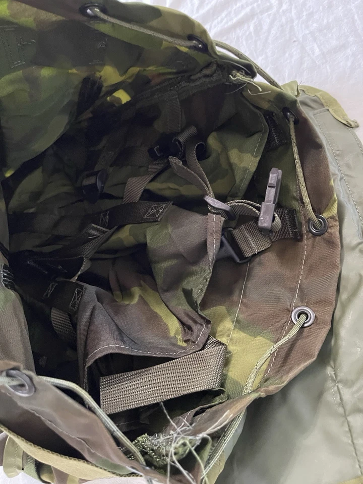US Military W. Mochila Radio Camuflada Alice Field Pack Mediana Nueva sin Correas. Foto 4 de 4