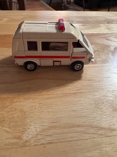 Transformer Dailcone one box ambulance type robot