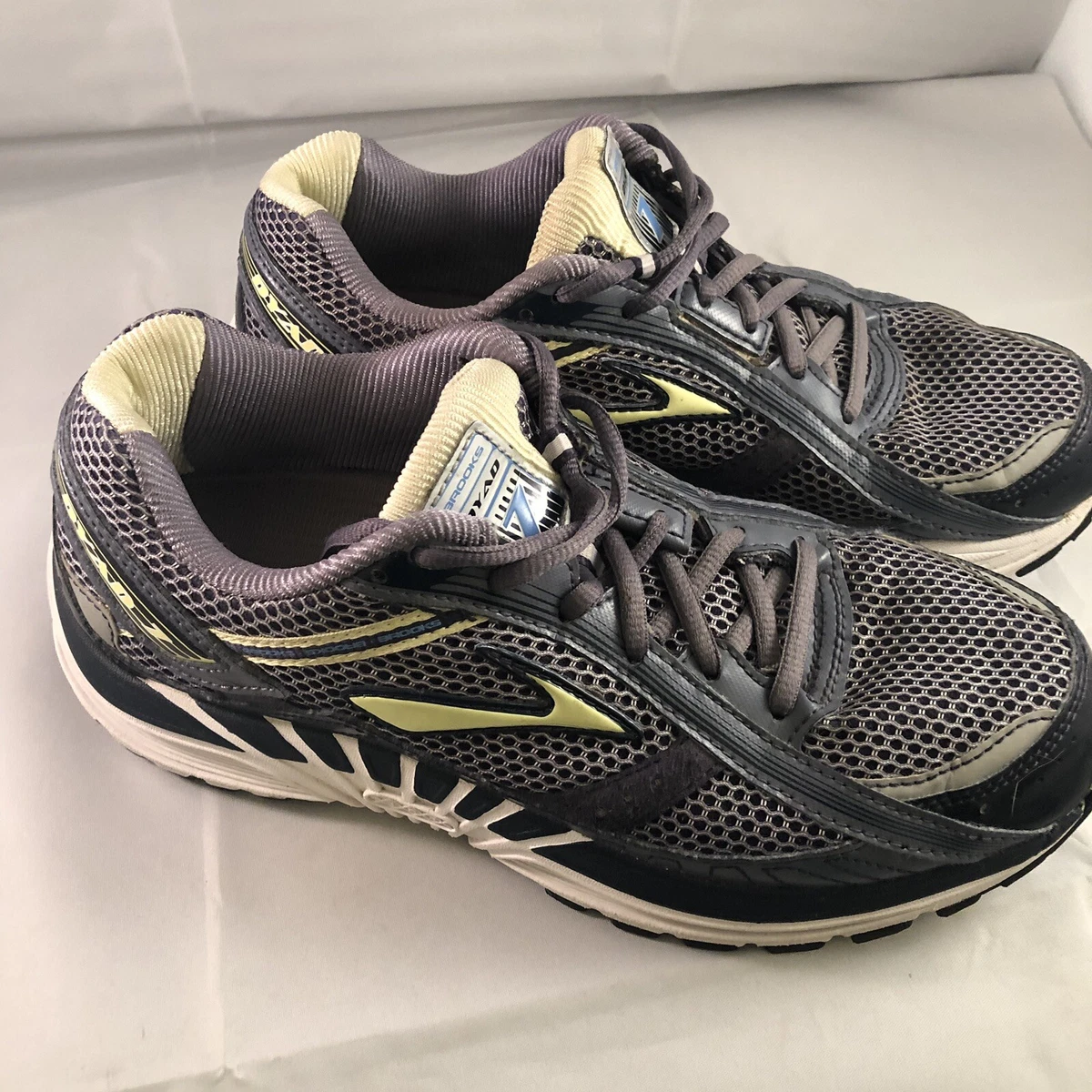Brooks Dyad 7 Womens Running Training Shoes Size 8.5 Gray Yellow