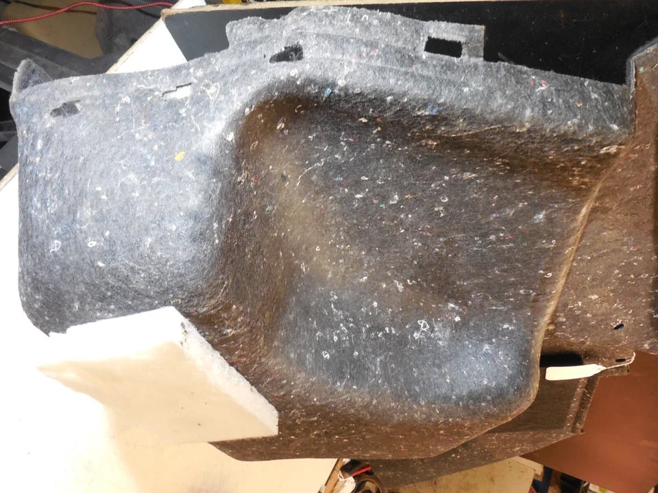 Alfombrilla maletero trasero derecho embellecedor 2116907253 03-09 mercedes-benz w211 e350 e320 Foto 3 de 4