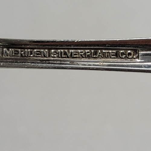 MERIDEN Silver Plate Serving Piece, 7.75" Antique, Vintage Collectible - Picture 10 of 13