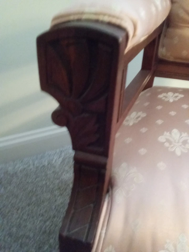 Antigua silla victoriana Eastlake toda en nogal tallada. Foto 4 de 4