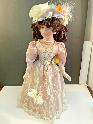 Porcelain Doll Heritage Signature Collection Savannah-Southern Romance #12271 - Picture 2 of 10
