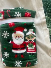 NEW CHRISTMAS SANTA AND MRS CLAUSE HAND TOWEL SET 
