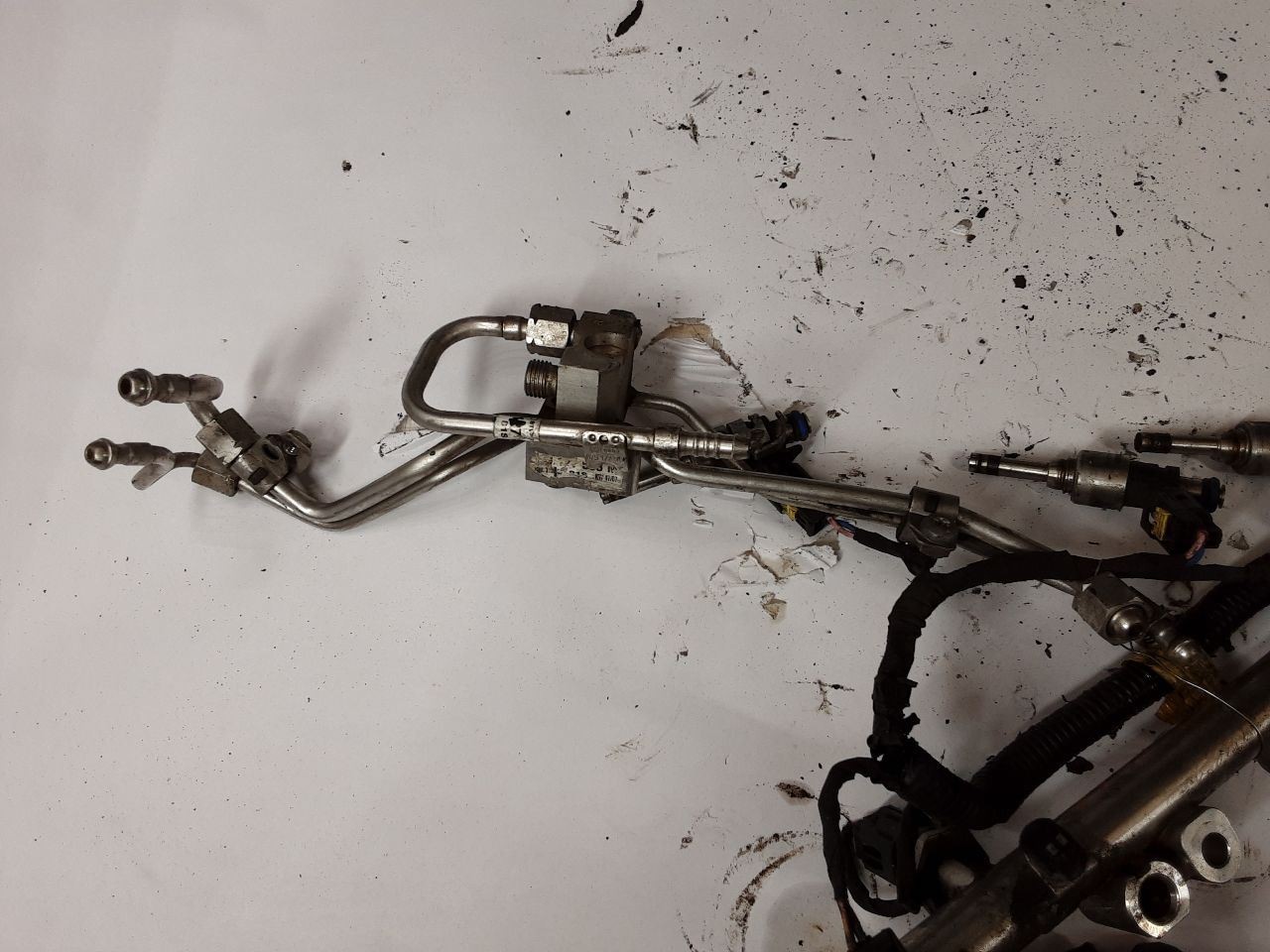 Audi R8 2009-2013 Fuel injector P/N 641348
