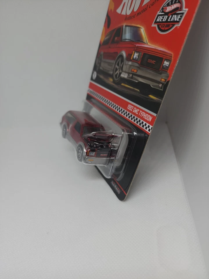 Hot Wheels 2025 RLC 1992 GMC Typhoon Red 2025 con protector Foto 2 de 4