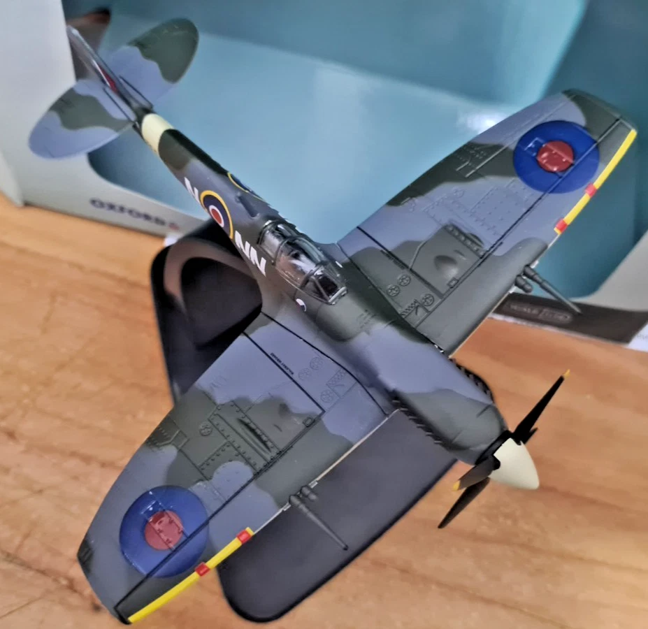 Supermarine Spitfire IXe RAF Manston 1945- Scala 1:72 Die Cast - Oxford Aviation - Immagine 4 di 4
