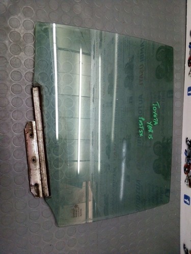 VETRO SCENDENTE POSTERIORE SINISTRO TOYOTA YARIS '04-'08 - Imagen 2 de 2