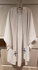 PRIEST CLERGY VESTMENT CHASUBLE  STOLE WHITE W/BLUE CROSSES