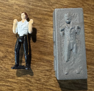 Star Wars Micro Machines Action Fleet Han Solo in Carbonite
