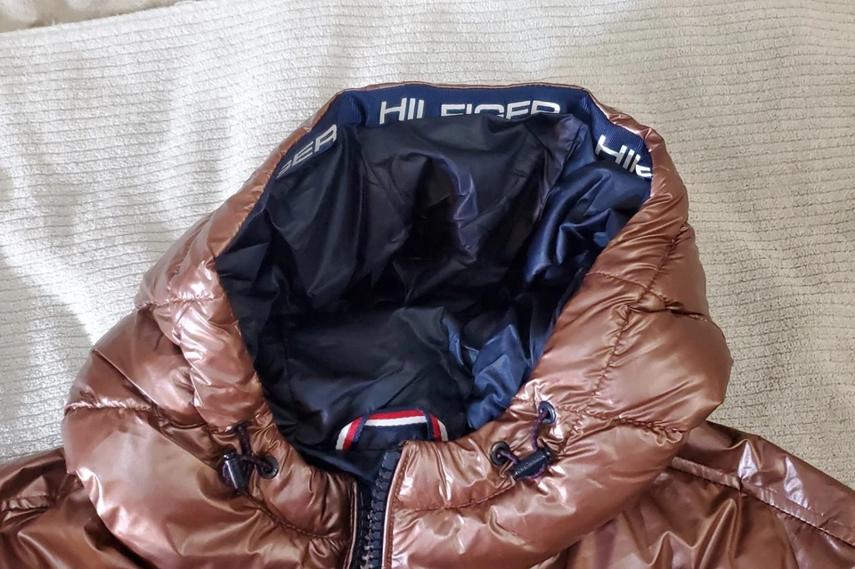 Jaqueta acolchoada feminina marrom alto brilho Tommy Hilfiger nova com etiquetas 2XL MSRP $250 nova com etiquetas - Imagem 3 de 4